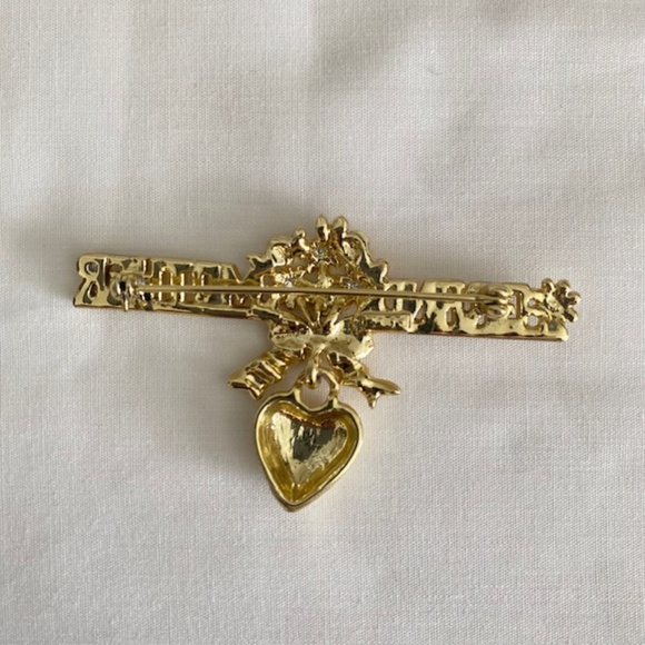 Gold Tone Grandmother Pin Dangling Heart Flower Bouquet Ribbon Brooch - Picture 5 of 7